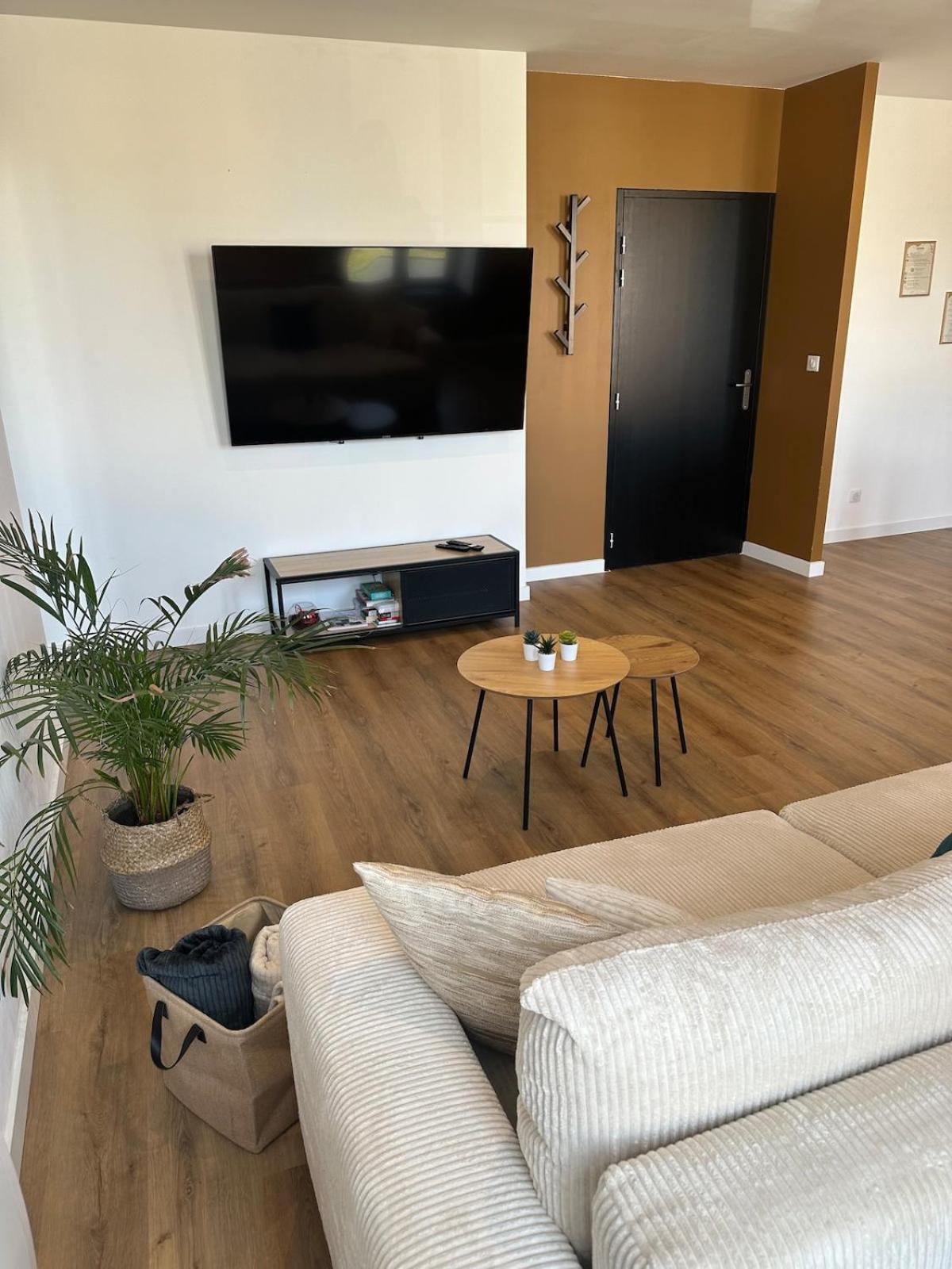 Appartement De La Gare Ремирмон Экстерьер фото