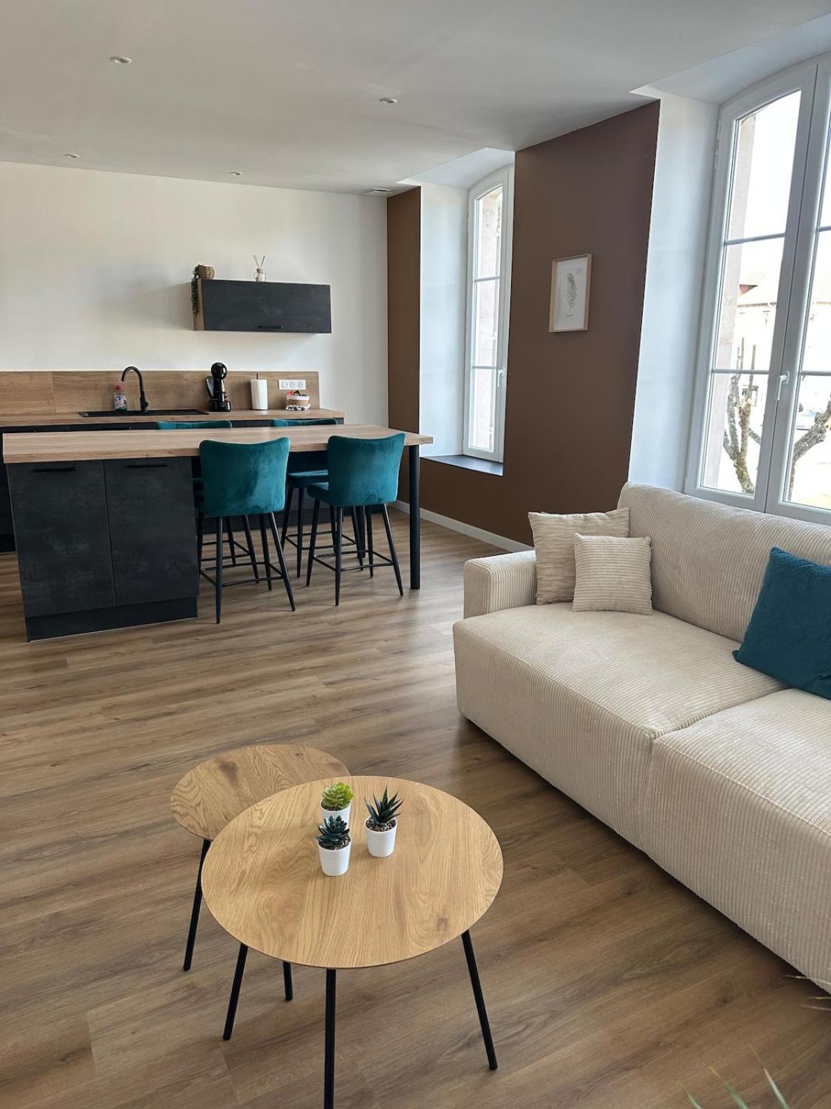 Appartement De La Gare Ремирмон Экстерьер фото