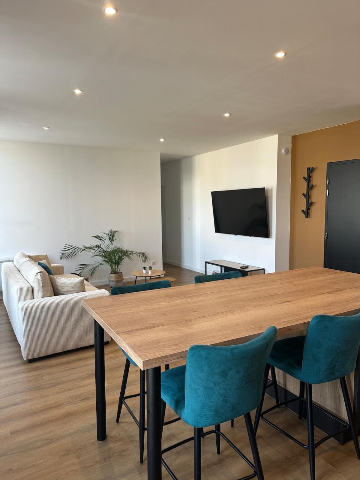 Appartement De La Gare Ремирмон Экстерьер фото